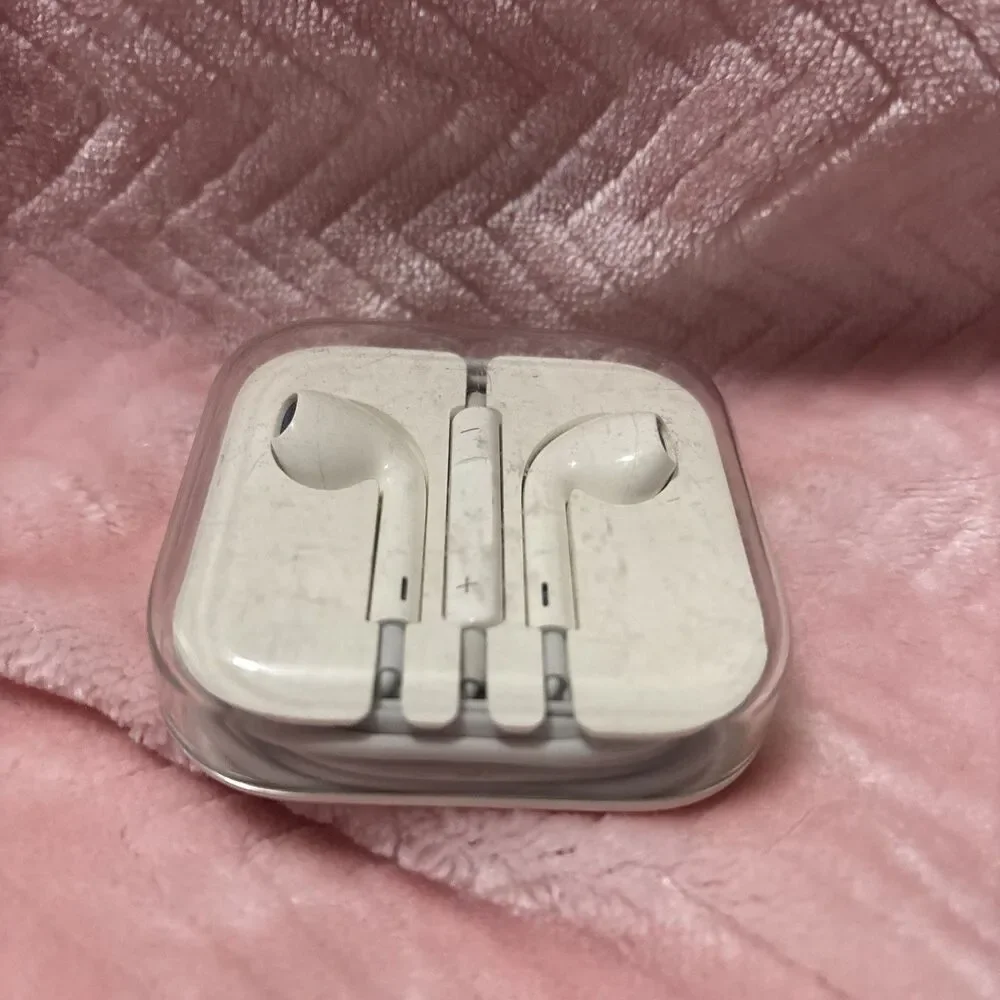 Apple OEM Wired White Ear Buds w/Case iPhone/iPad/iPod 3.5mm Aux Jack Headphones